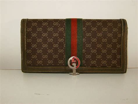 gucci vintage wallet.